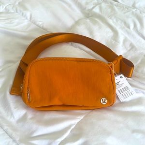 Lululemon everywhere belt bag - autumn orange